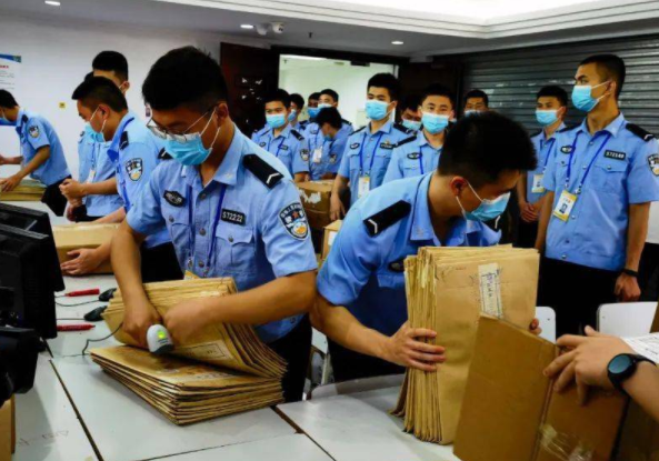 多省高考阅卷现场图片流出，高考分数是这样诞生的，考生：长见识