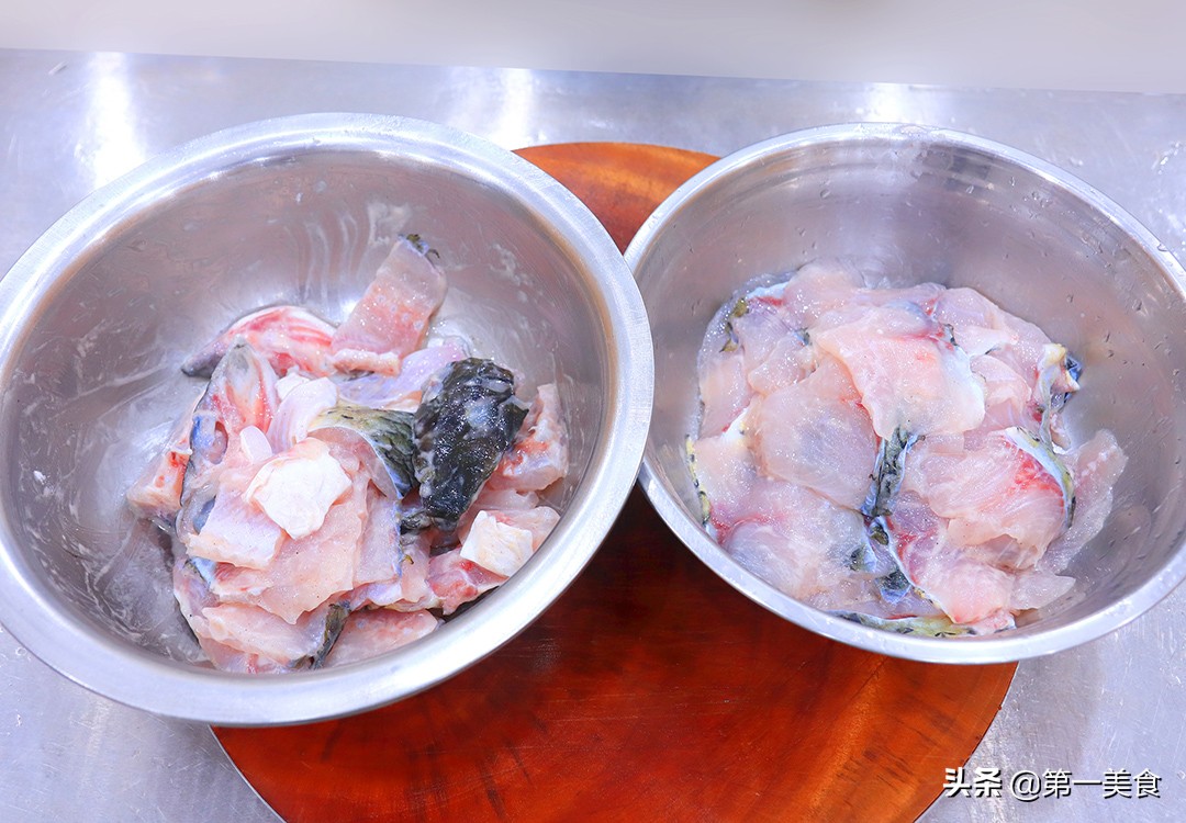 水煮鱼正确家常做法，详细讲解鱼片烹饪技巧，嫩滑入味不破碎