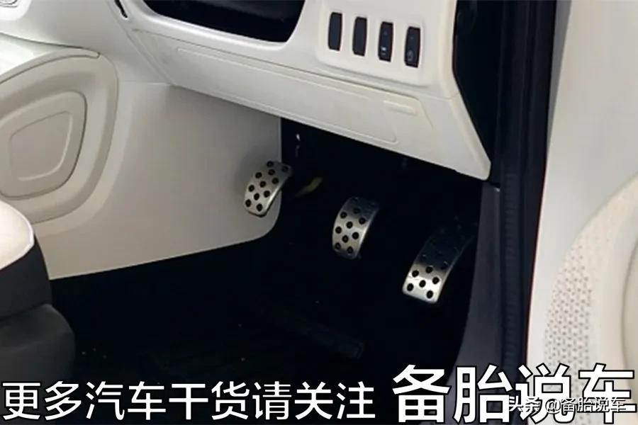 急刹车的时候，到底要不要踩离合？