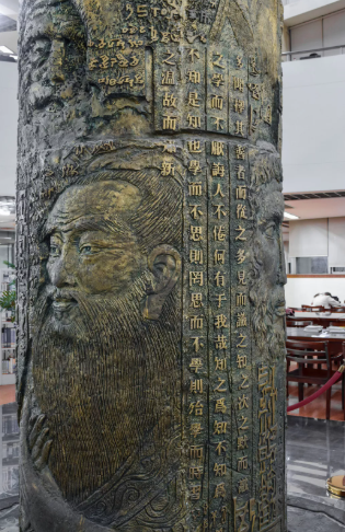 四川神仙高校：超20个食堂，宿舍三室一厅，有专属地铁站！网友：五星级体验！