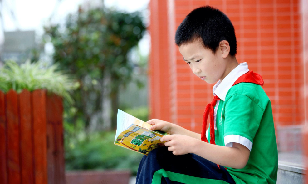 小学生作文《祖国》走红，短短3行25个字，将爱国情怀写到尽兴