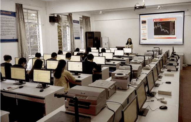 “高收入”本科专业排名，榜首收入实至名归，财务管理未进前三