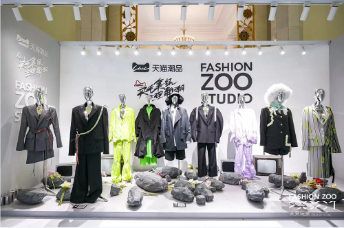 FASHION ZOO 2021 is officially opened. Feel the power of design and fashion