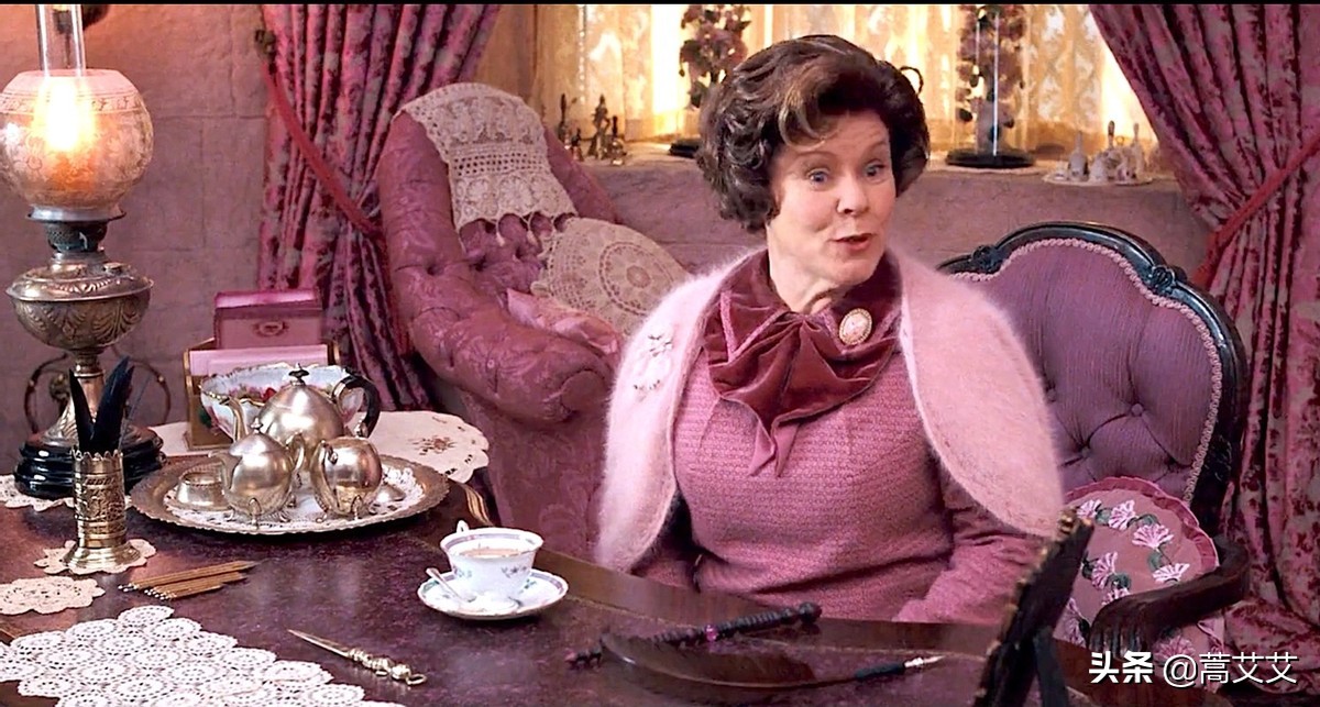 多洛雷斯•乌姆里奇：《哈利波特》里最让人讨厌的角色，没有之一