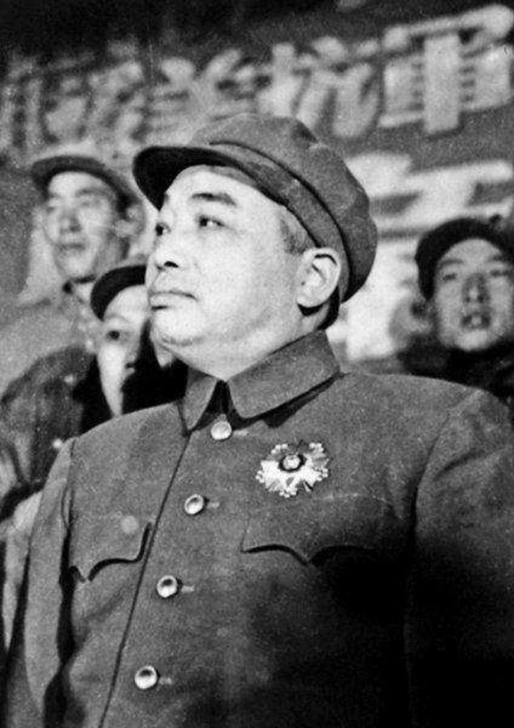 从穷苦孩子到开国元帅，毛泽东主席为彭德怀作诗：唯我彭大将军