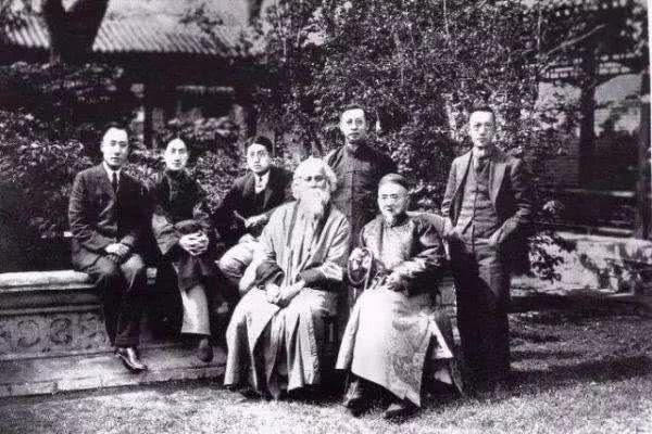 中国近代史上的“第一学霸”，有13个博士学位，会9国语言