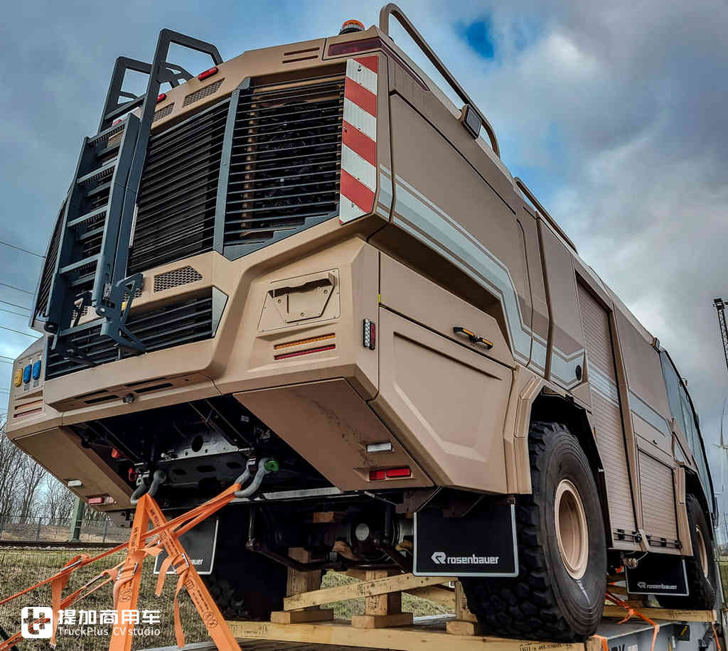 卢森宝亚美洲豹8x8消防车实拍,这款机场主战消防车实力真强悍