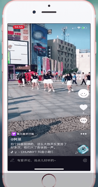 抖音视频合拍已经形成了一股新潮流，不知道就落伍了