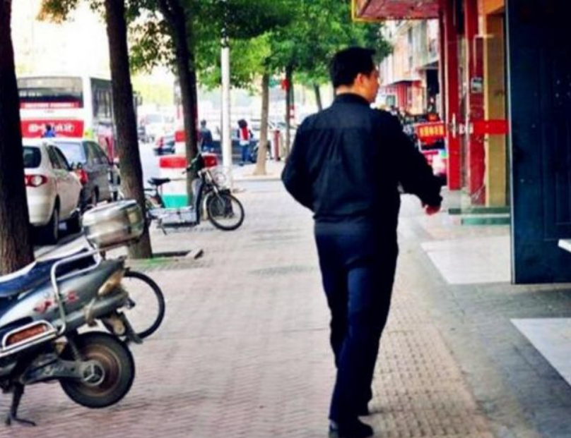 91年长沙高考状元张晓勇，清华毕业选择当保安，是无能还是无奈？