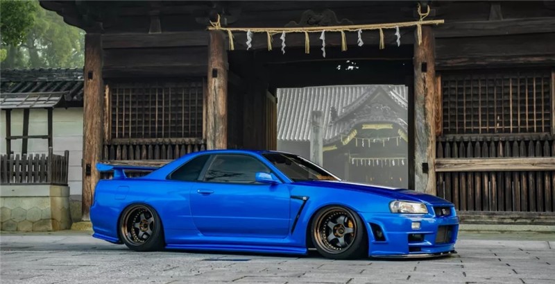 一台我们可以“仔细打量改装”的日产战神GTR R34 !