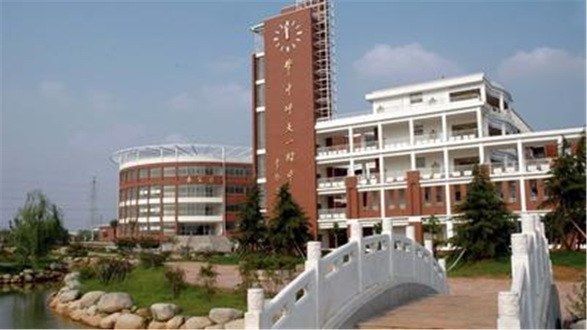 国内高中排名出炉！衡水中学仅排第二，榜首深受学生青睐