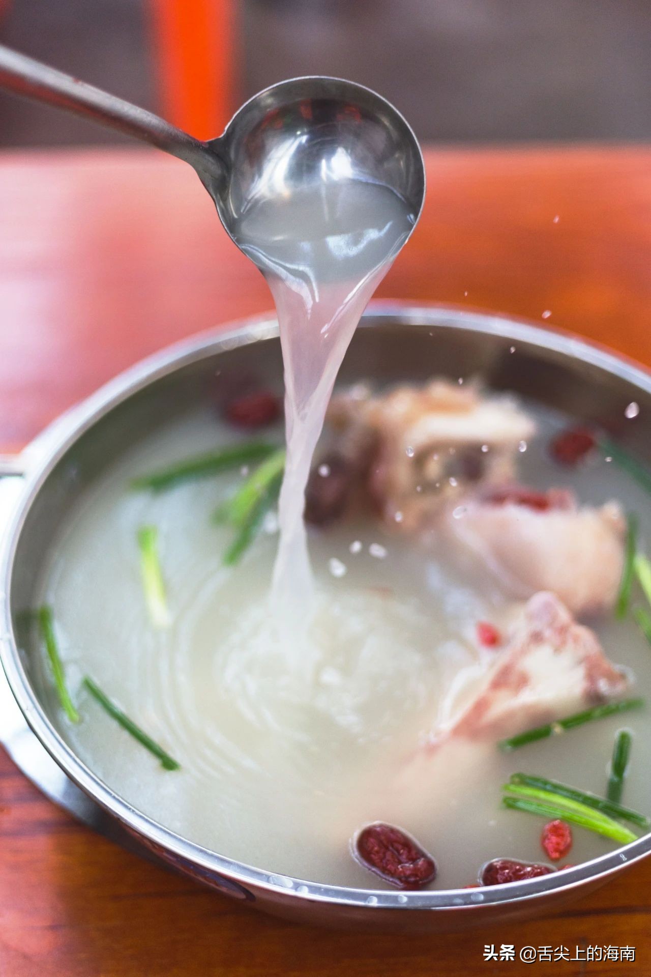 海口老街这家牛杂火锅,牛棒骨高汤,人均30吃到撑