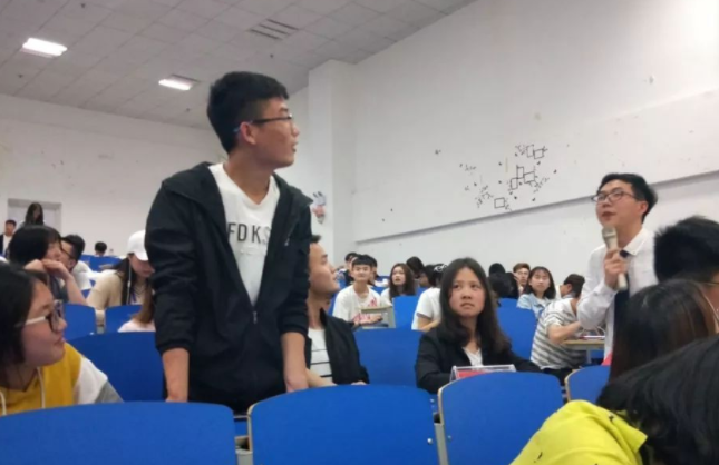 大学里花钱如流水的专业，家里没矿的建议谨慎报考，土豪家庭随意