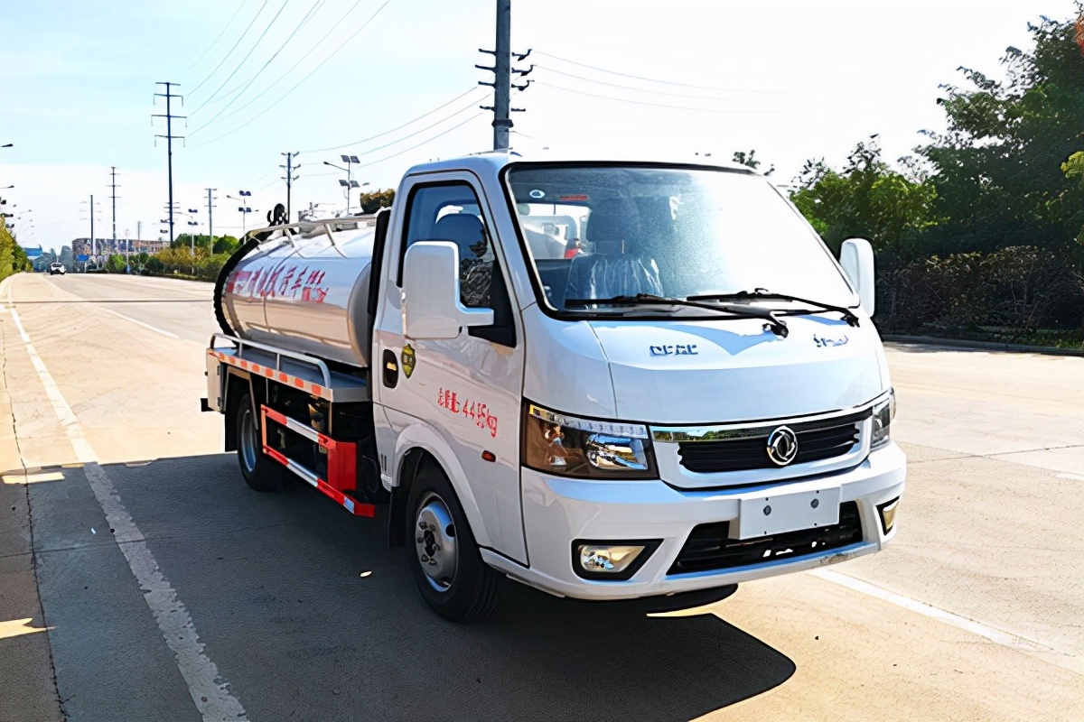 小型蓝牌清洗吸污车——东风途逸国六2.21方清洗吸污车新品上市