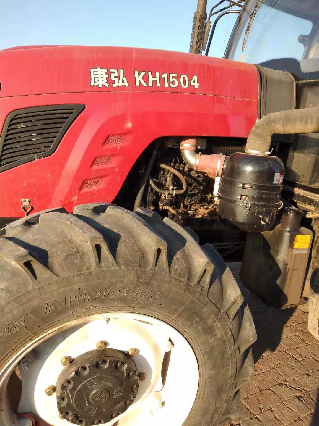 這臺(tái)康弘1504拖拉機(jī)，賣了6萬塊錢，不知道值不值！