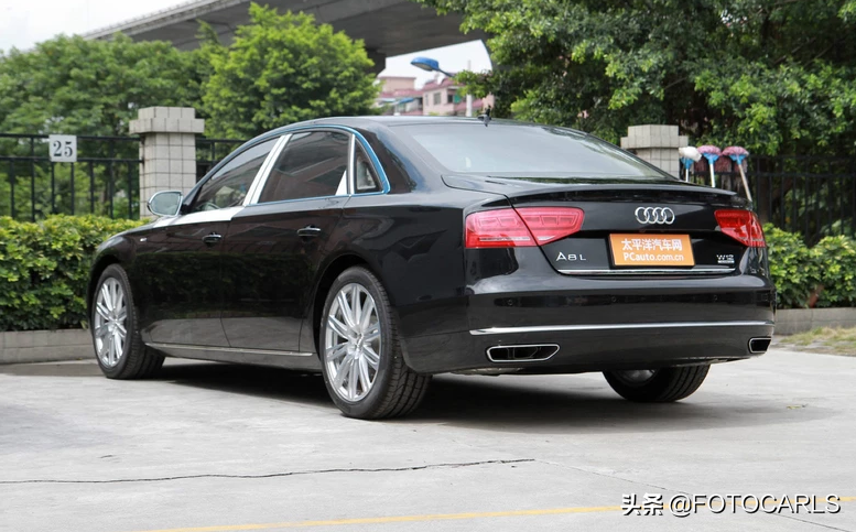 奥迪A8L 6.3L W12版实拍，别在它面前说霸气，售价250万的灭霸