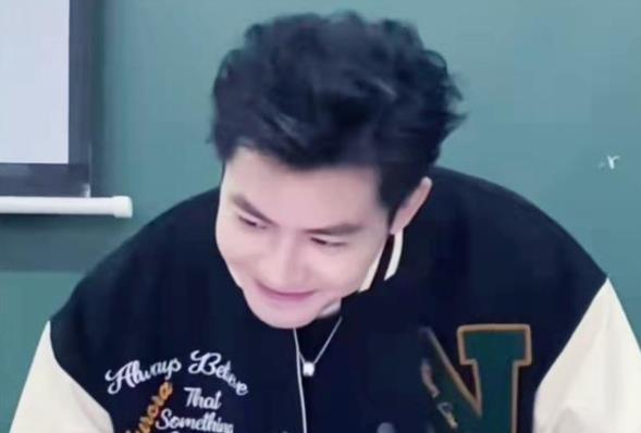 湖南一大学男老师火了，被称为“湖南任嘉伦”，深受女学生喜欢