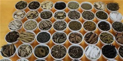 此人被称为药王活到一百多岁受帝王敬重，一部奇书传千古，他是谁