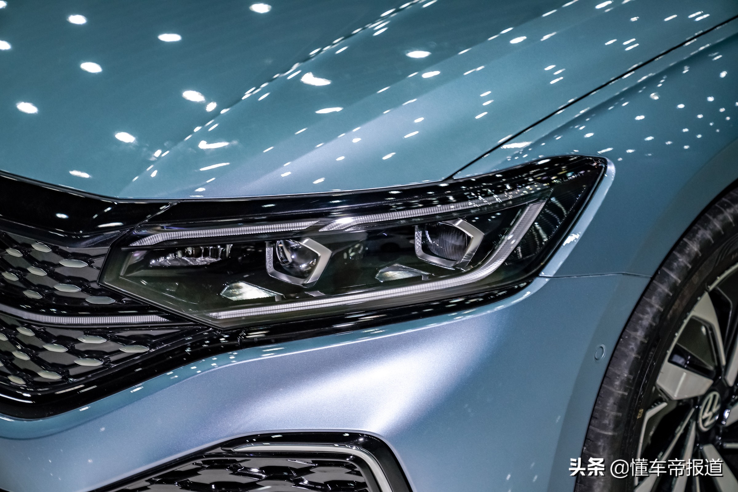 新车｜大众新款帕萨特到店，提供两种外观风格，等它还是选迈腾？