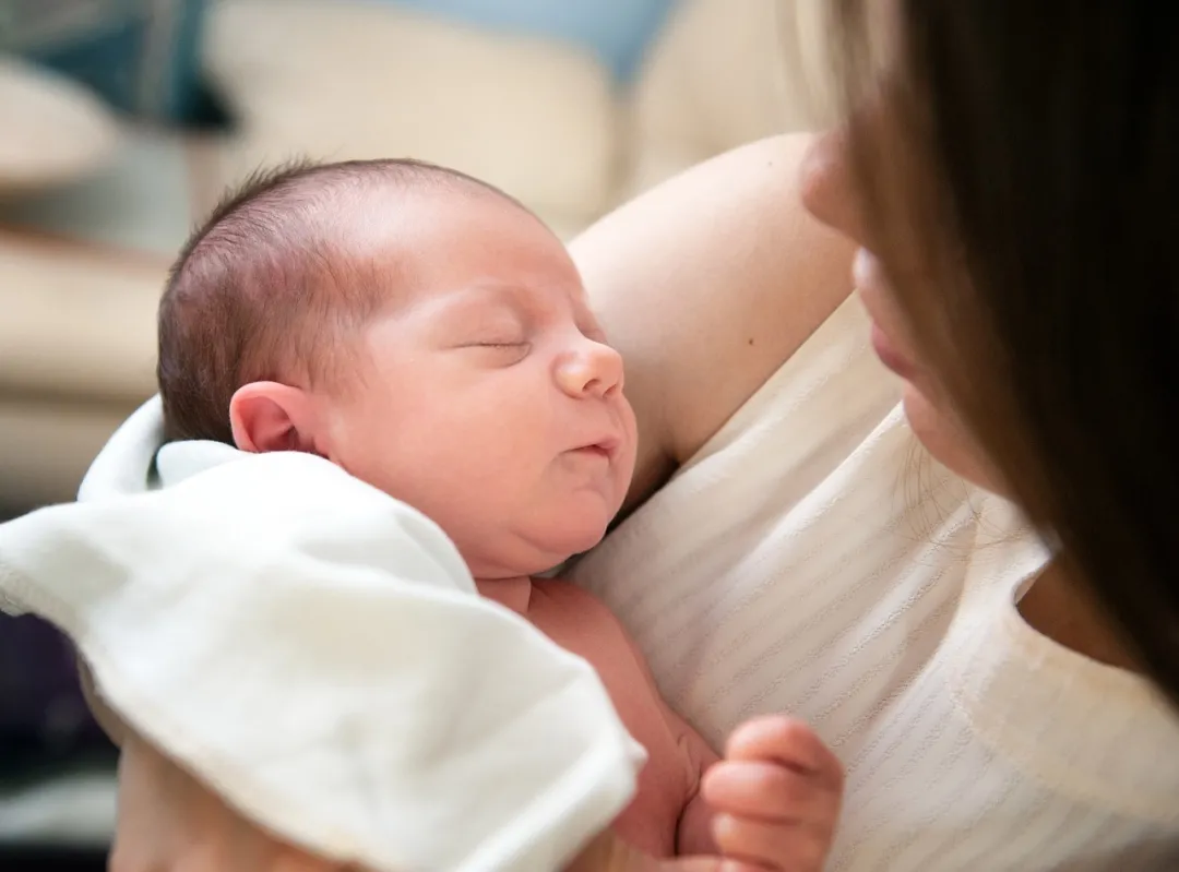 母婴睡眠师亲授：让宝宝睡整觉，这3招非常管用