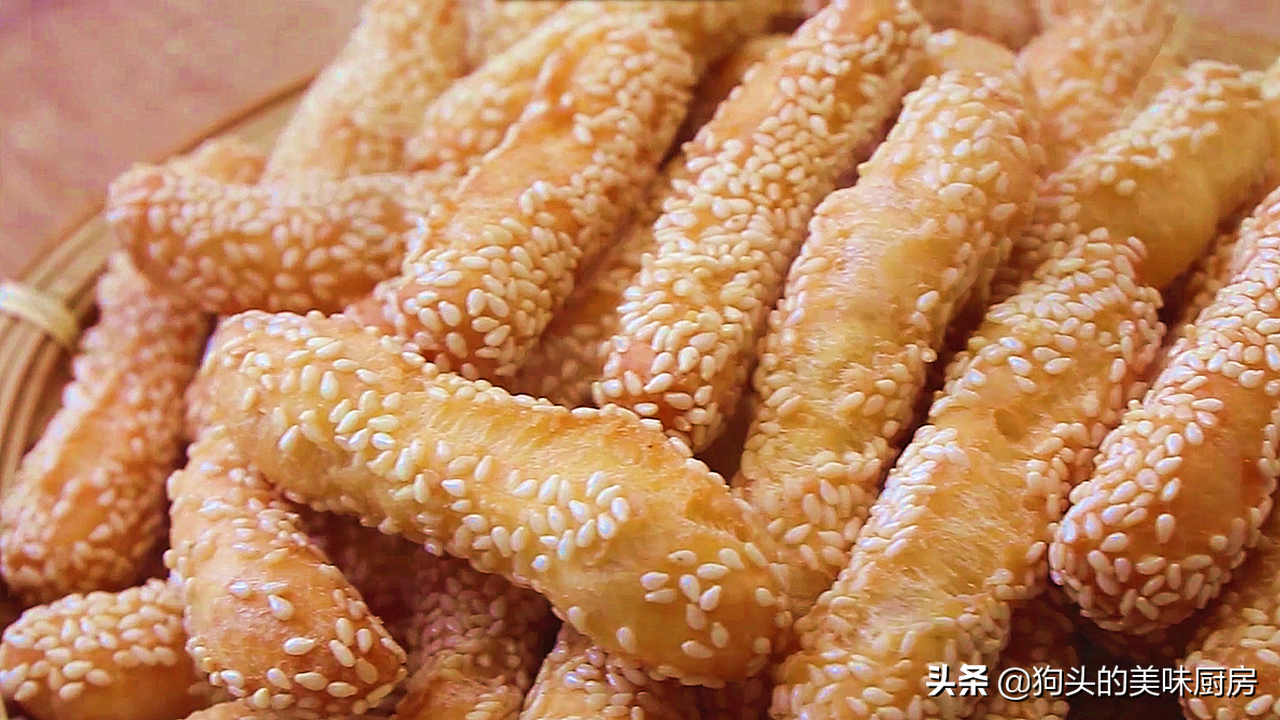5块钱一斤的手指饼，2碗面粉1个鸡蛋，教你在家做，香酥可口