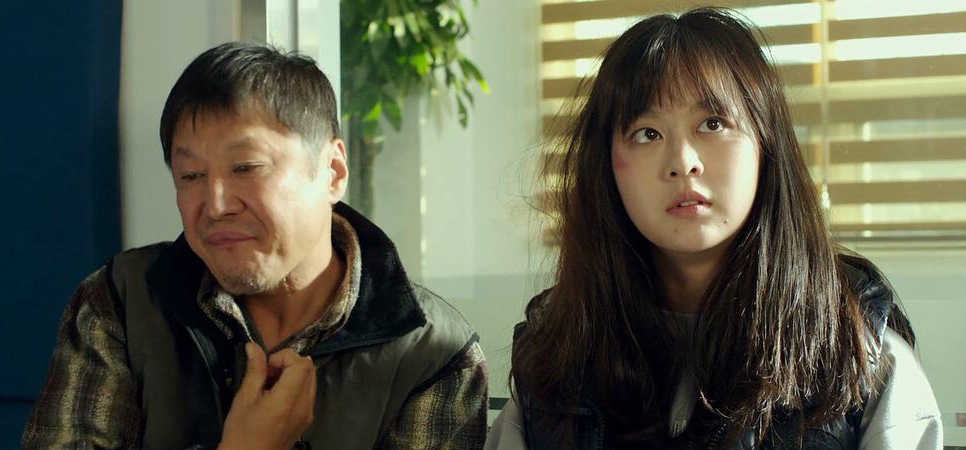 韩国电影《蚯蚓》,比鬼怪更可怕的是什么?