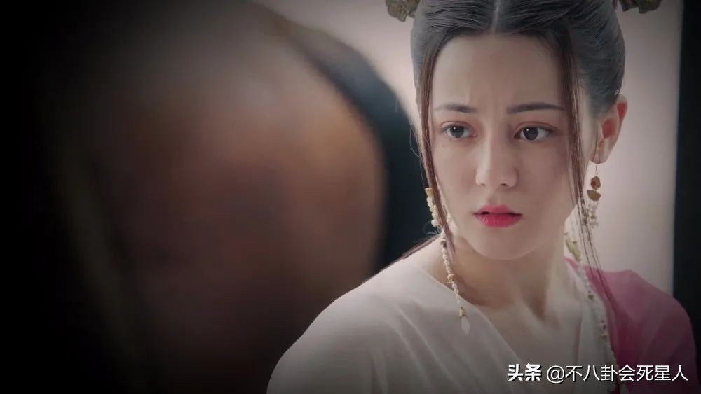 从高雯到乔晶晶,迪丽热巴的“神颜”是如何一步步走下坡路的?