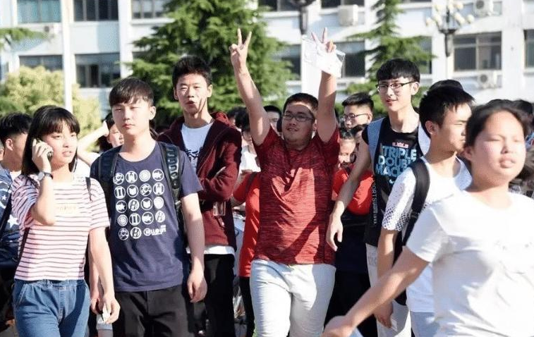 学费2.8万的民办二本，和学费5000的公办专科，你会怎么选