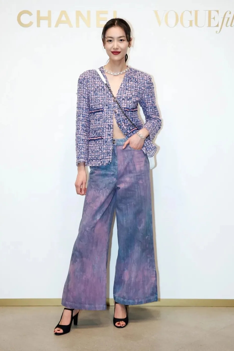 喜欢冬天穿紫色，定是个优雅浪漫的女人，若选对配色会更有气质