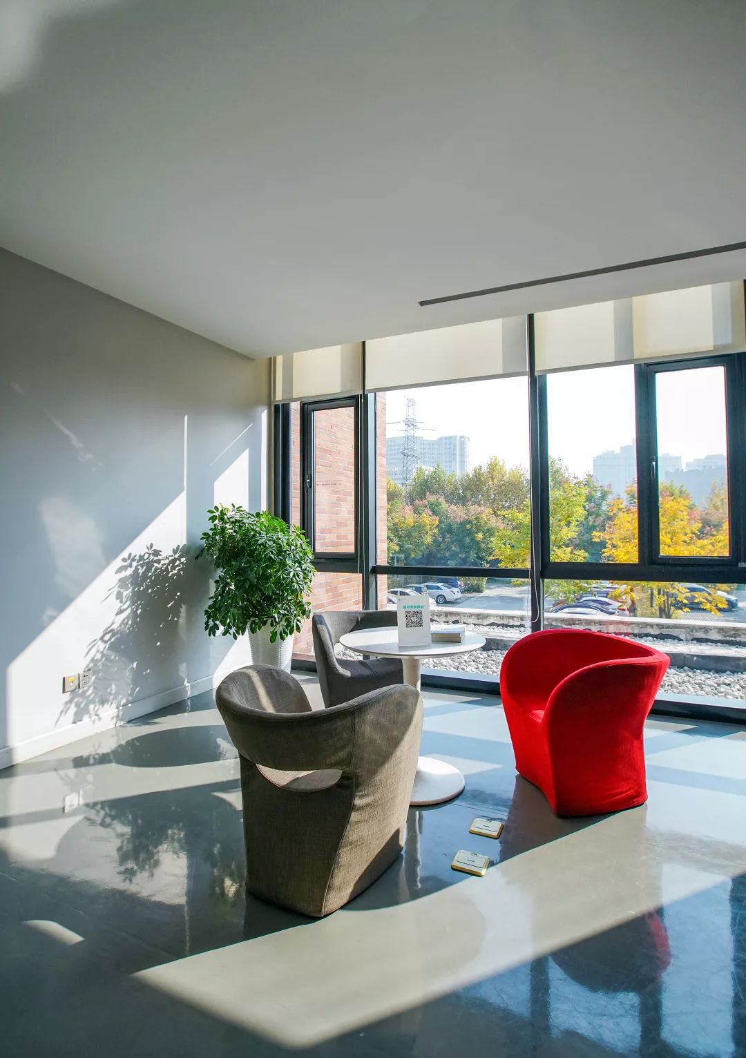 西安这座学费高达3万的大学，凭什么比985、211还受人欢迎？