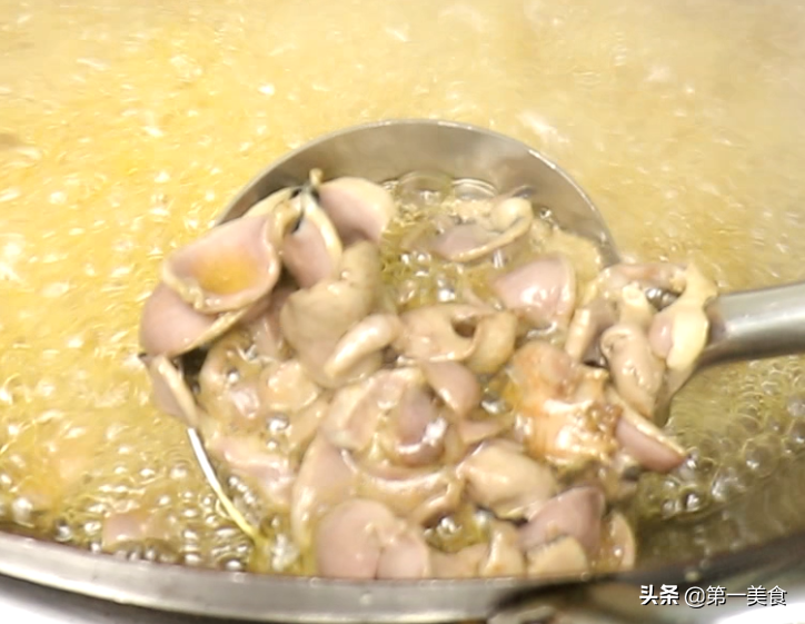 鸡杂怎么炒又嫩又好吃（爆炒鸡杂不要焯水教你饭店做法）