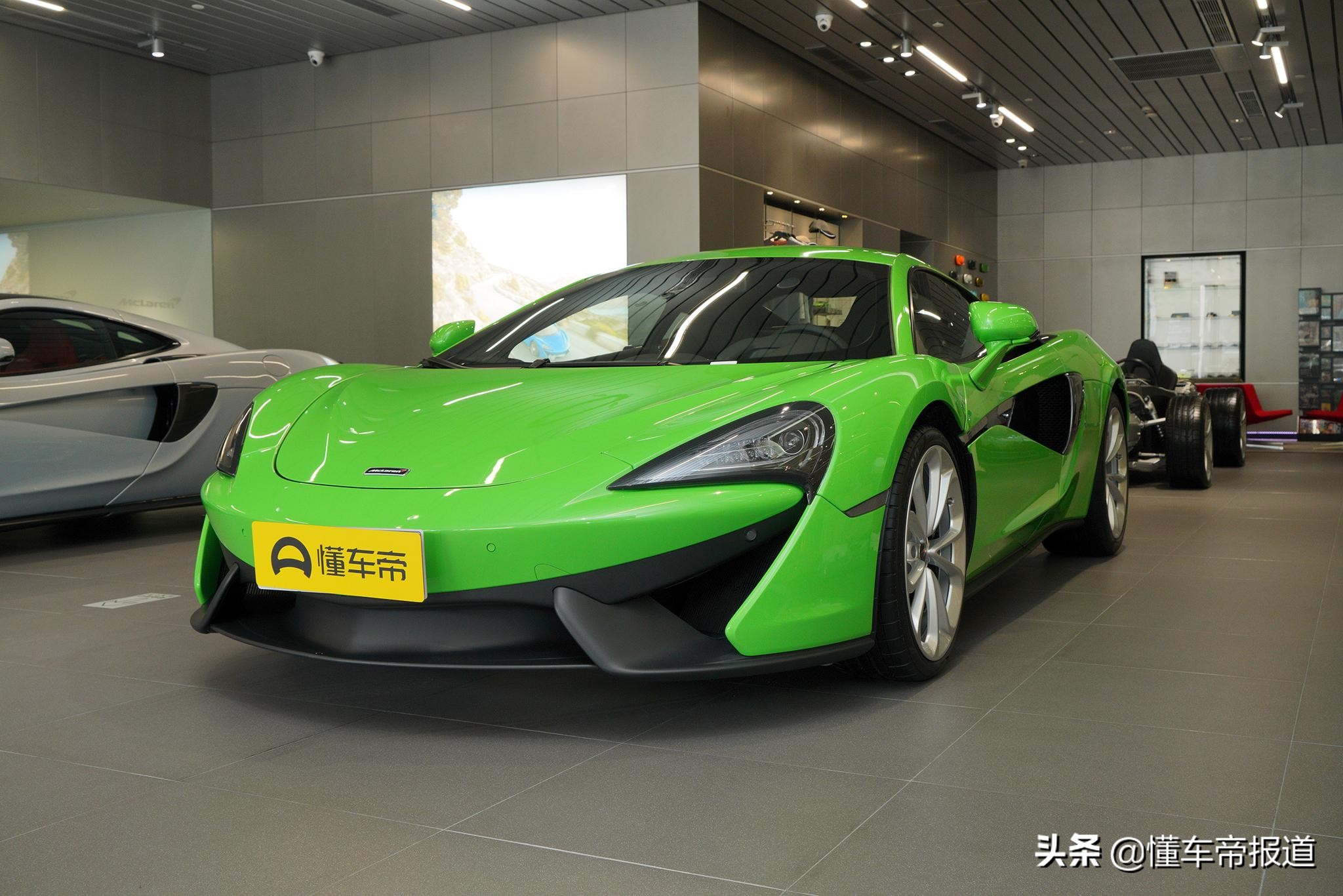 新车 | 约合人民币111万元，新款奥迪R8后驱版来了！3.7秒破百