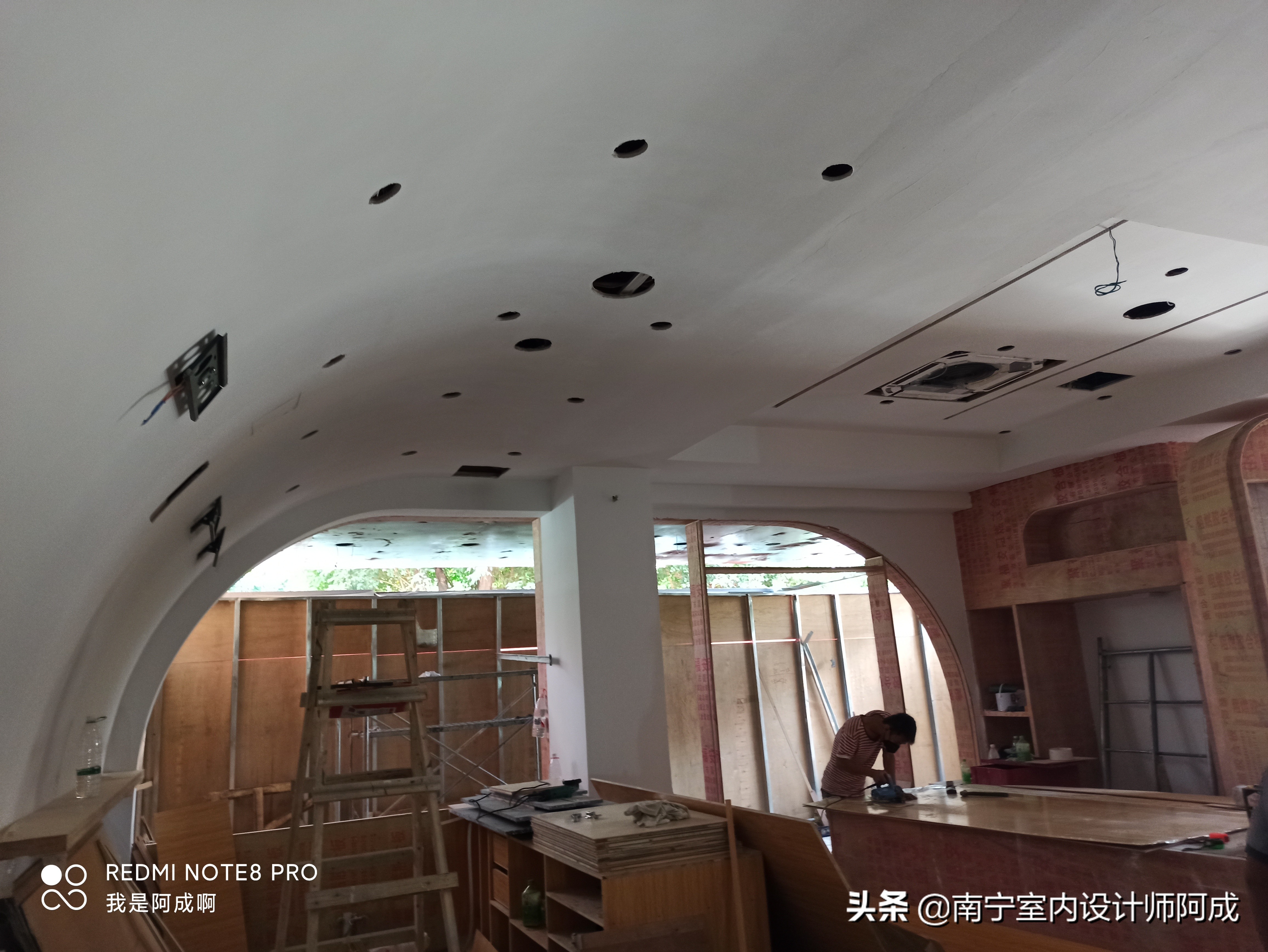 如果你有个异形结构店面，你会如何规划设计丨看看这家蛋糕店实景