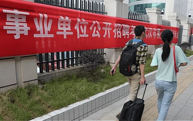 在公办园当非编的合同制老师，好不好？主要看三点，未来同样可期