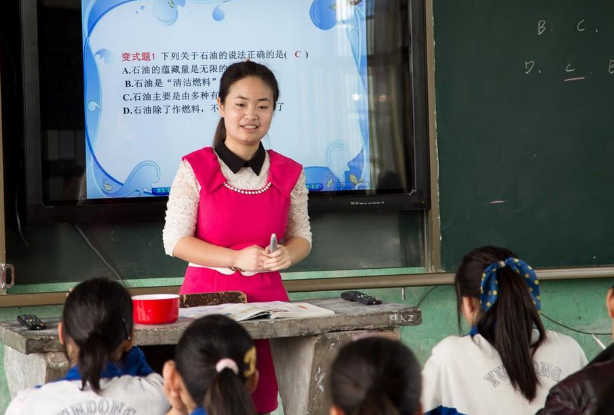 教师迎来“新变动”，部分教师或存在失业风险，铁饭碗未必铁