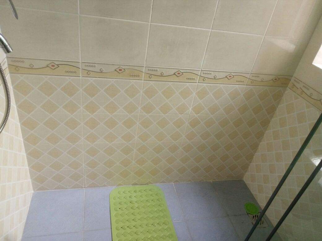 卫生间改造，哪用敲瓷砖这么麻烦！瓷砖地板贴防水效果也超惊艳