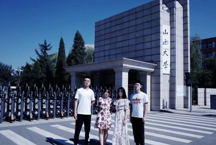 大学生论文的“花式”致谢走红，一看没少看书，用词都挺高级的