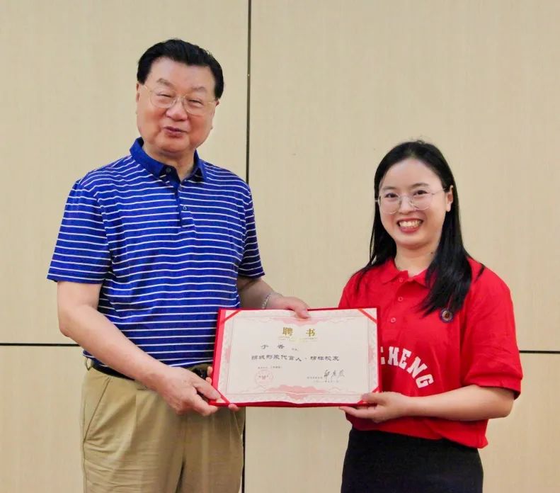 锦城学院校友天团助阵2021级新生开学典礼