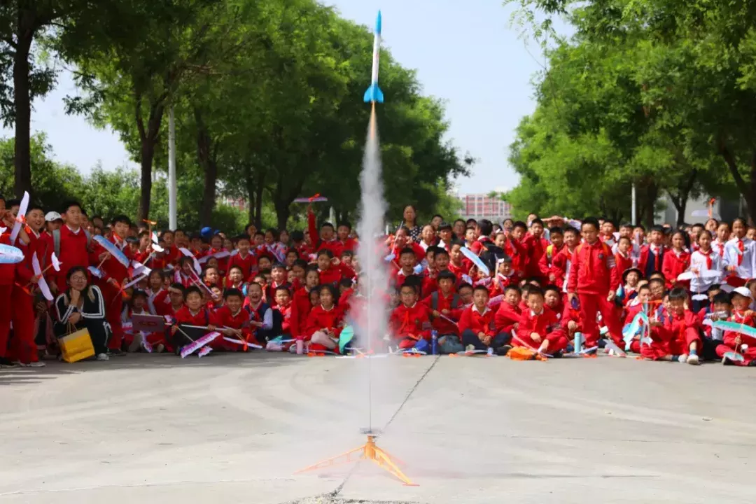 星辰大海，与你同往——西安高新国际学校给孩子一个“航天梦”，向着浩瀚星辰出发