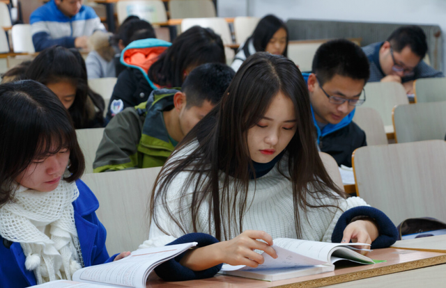 寒假来了！2021年大学放假时间确定，学生欢呼雀跃，家长愁眉不展