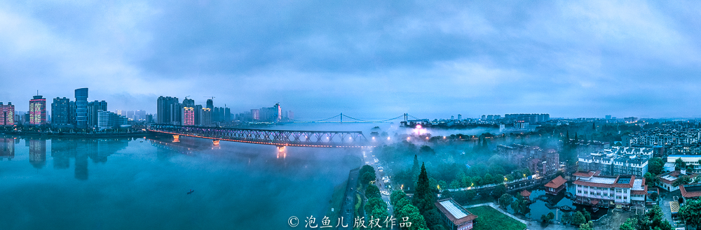 难得一见！下雨天出现平流雾奇观，襄阳古城秒变“海市蜃楼”