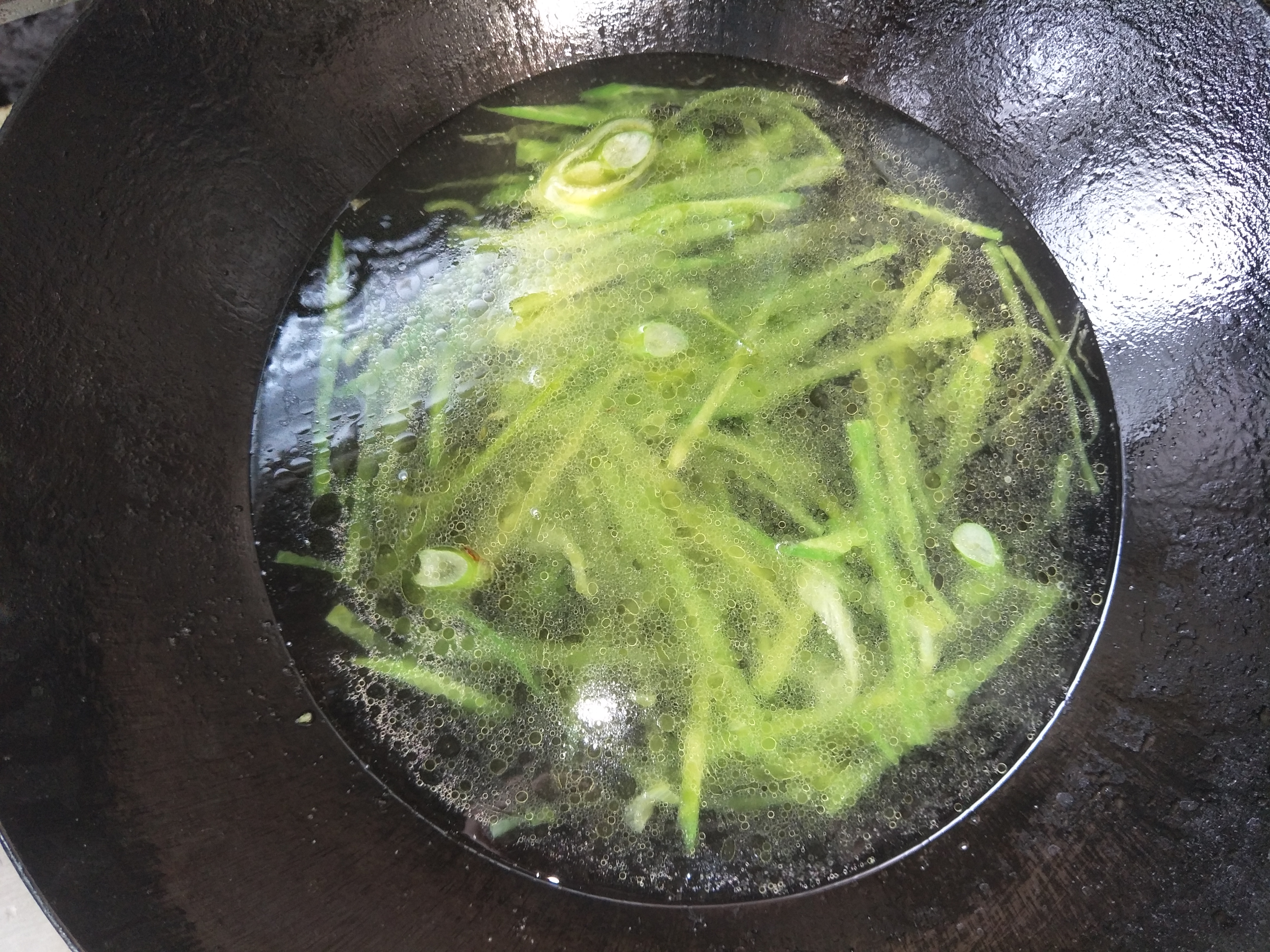 天冷多喝萝卜汤，加1味一起炖，出锅热气腾腾，浓香好喝