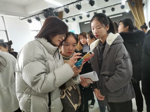 在公办园当非编的合同制老师，好不好？主要看三点，未来同样可期