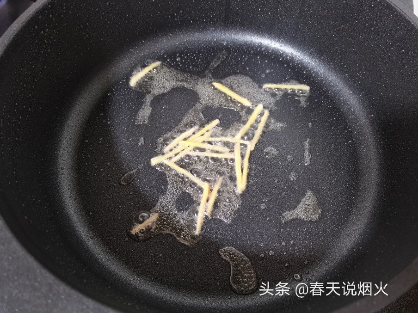 便宜的豆腐鱼，加豆腐炖，汤色奶白，鱼比豆腐嫩，能让你连喝2碗