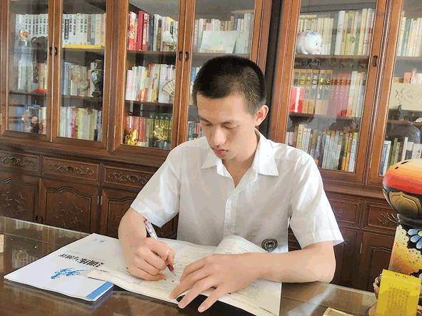 满分学霸吴京泰：高考900分入清华，立志成为芯片领域“破壁人”