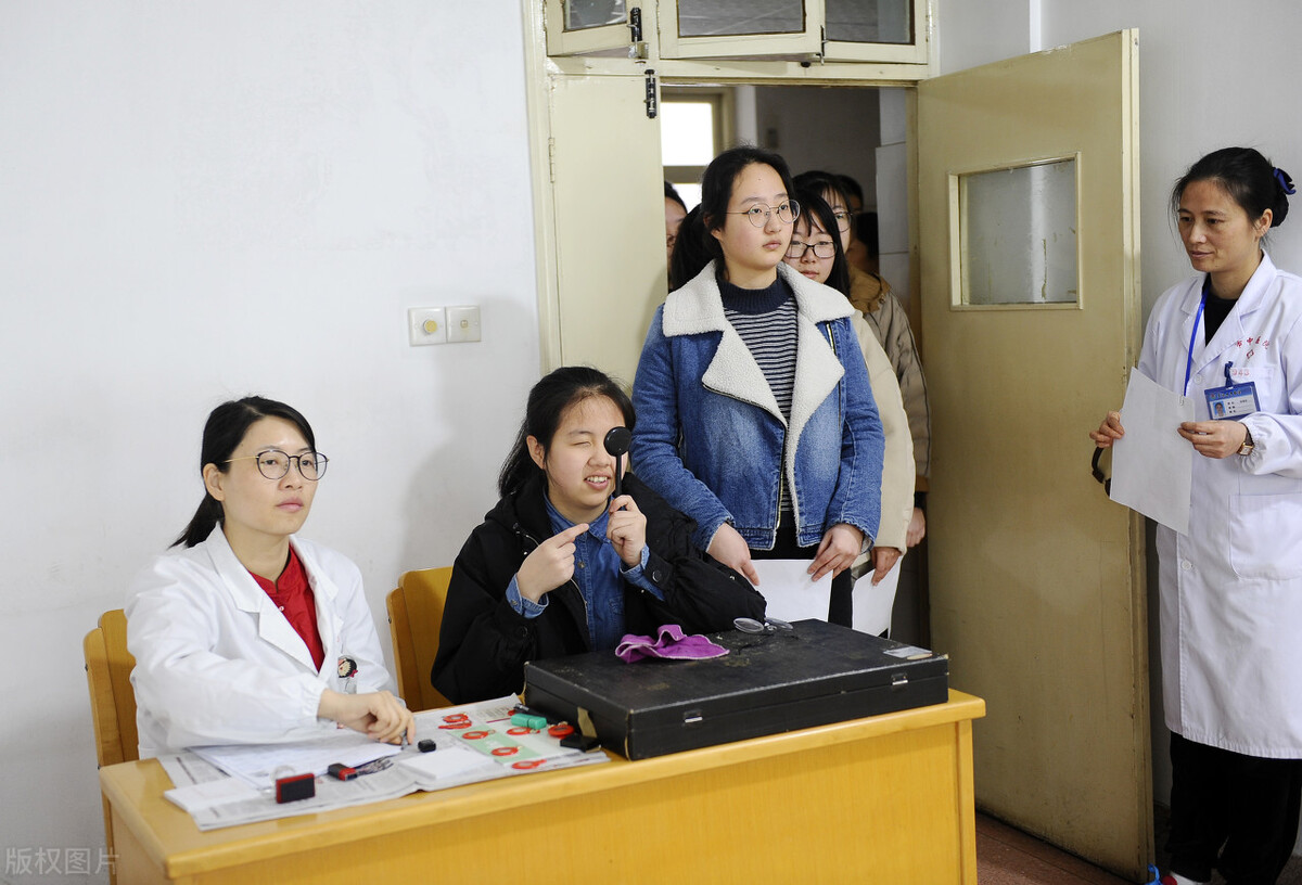 高考体检需要“一丝不挂”？吓坏高三党，医生：你们想得有点多