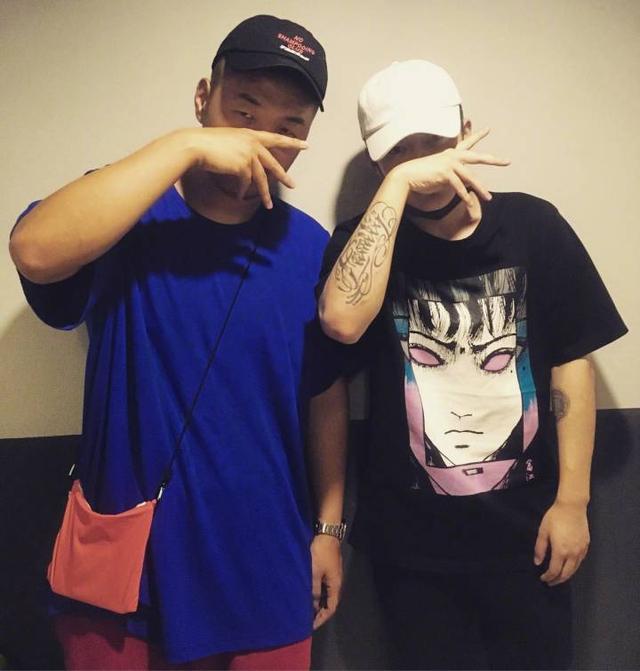 不知道这些你就OUT了！嘻哈手势百科全书带你感受hiphop文化