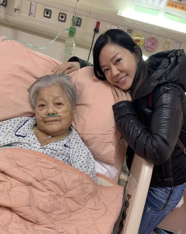 狄莺崩溃哭喊不想活了！弟弟接连去世儿子陷官司，如今母亲也病逝