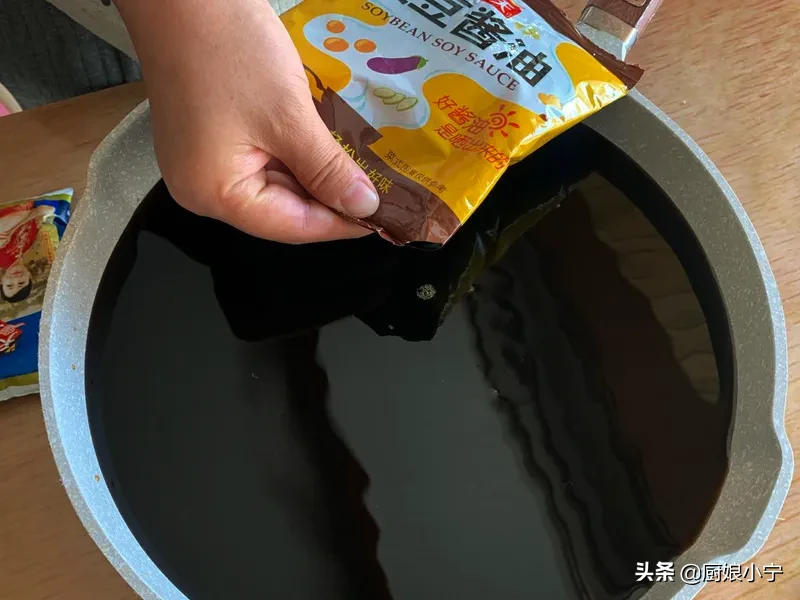 秋天遇见洋姜别手软，一次买十斤，做成腌菜，酸甜脆爽超下饭
