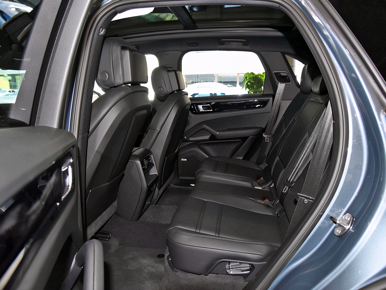 开完宝马X5，再换到保时捷卡宴上，车主：对比后一肚子话要说